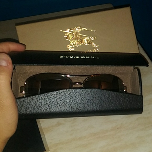 New Burberry Sunglasses - Picture 4 of 8